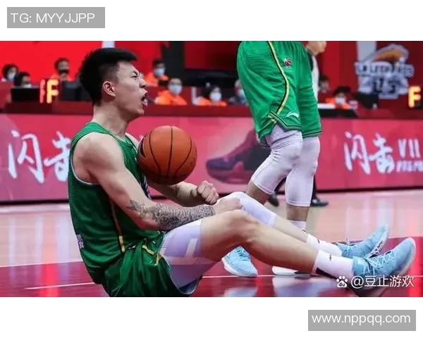 CBA赛场威尔逊篮板表现出色助力球队争夺季后赛席位