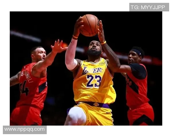 老鹰主场大胜对手，全队士气大涨迈向季后赛！